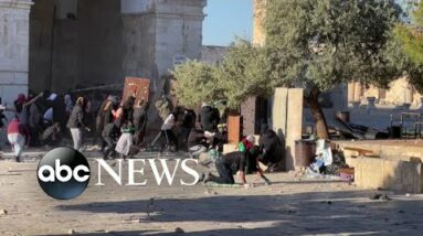 Clash in Jerusalem mosque leaves over 100 injured l GMA