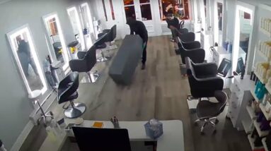 Suspects caught on camera stealing ATM from Georgetown salon | FOX 5 DC